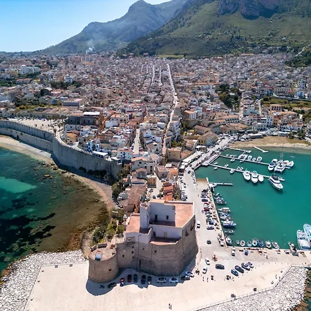 La Casa Al Castello شقة كاستيلاّماري ديل غو